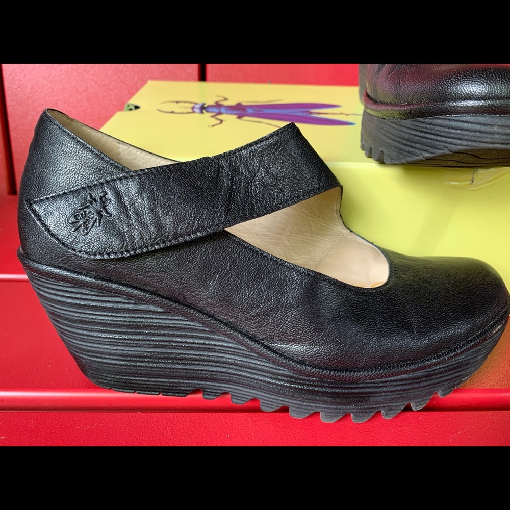 Fly London Yasi mousse black